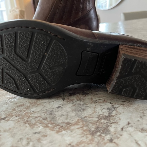 BORN Booties size 8M - Picture 3 of 4